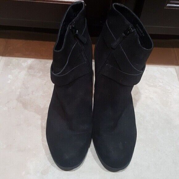 COLE HAAN Black Nubuck Booties - 8 1/2B - Picture 3 of 7